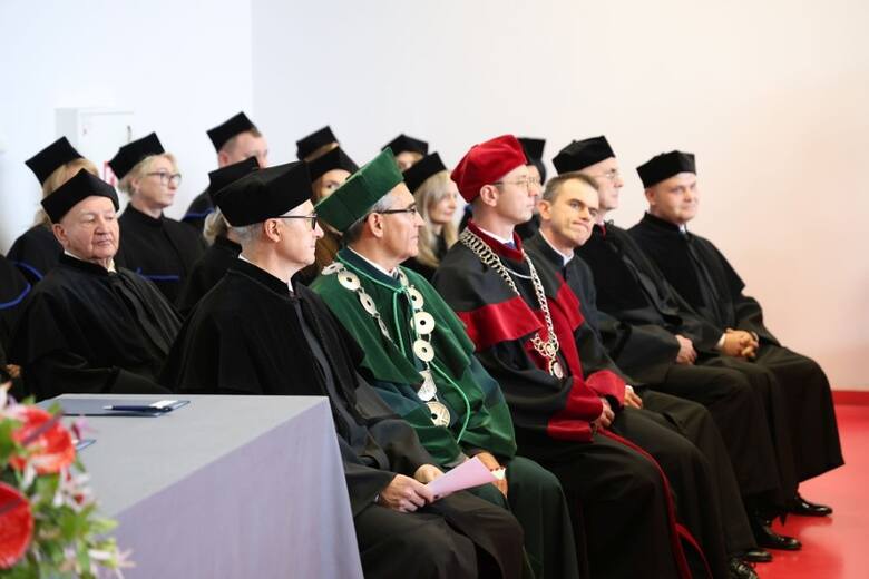 Uroczysta inauguracja roku akademickiego Akademii Nauk Stosowanych imienia profesora Edwarda Lipińskiego w Kielcach. Zobacz zdjęcia