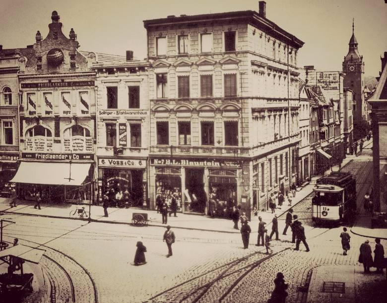 Stary Rynek z widokiem w kierunku Armii Krajowej. Zdjęcie z 1930 roku.