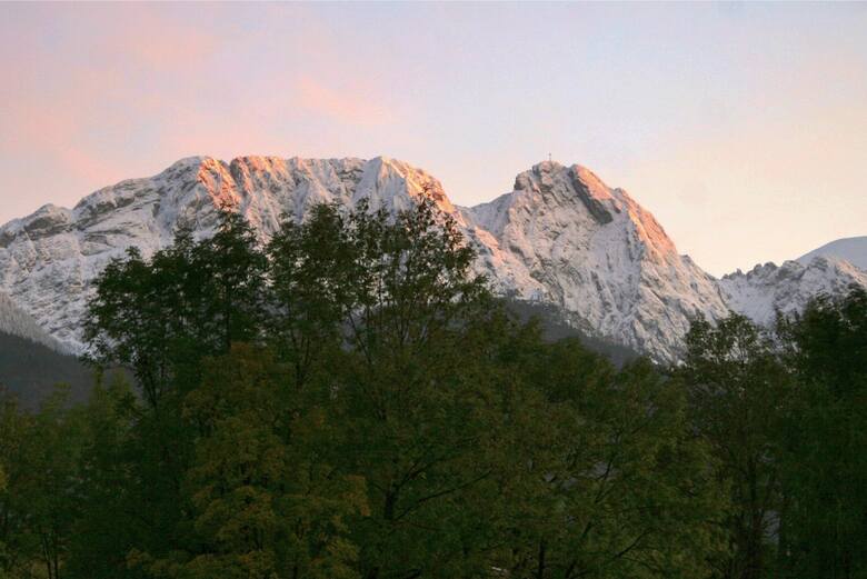 Giewont to góra-symbol, która każdemu kojarzy się od razu z Podhalem, Tatrami i Zakopanem.