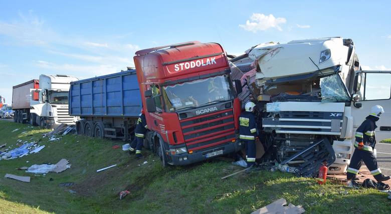 To jeden z ostatnich wypadków, jakie zdarzyły się na drodze S3. W poniedziałek późnym popołudniem na wysokości Marwic zderzyły się trzy samochody ciężarowe.