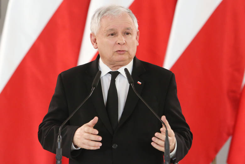 Wystarczyło majowe przemówienie Jarosława Kaczyńskiego o zmianie konstytucji, by rozbudzić i podzielić Polaków. Potrzebujemy tej zmiany?