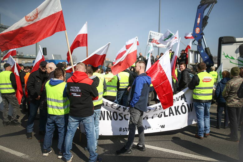 Protest rolników przy rondzie Mogilskim w Krakowie
