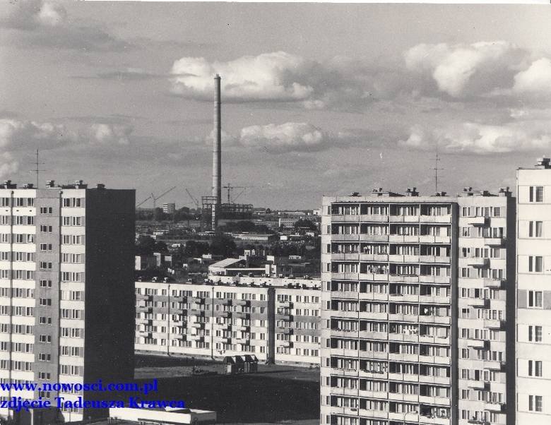 Widok na Rubinkowo II i budowę ciepłowni w Grębocinie. Sierpień 1983 roku.