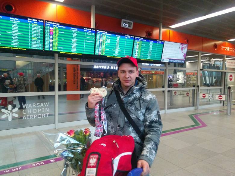 Kacper Kłos wrócił na polską ziemię z debiutanckimi medalami mistrzostw Europy. Gratulacje!