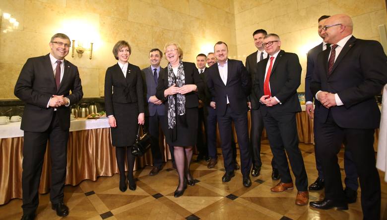 Urząd Wojewódzki Katowice, prezydenci miast cieszą się na wieść o przyjęciu ustawy metropolitalnej