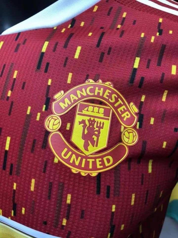 Manchester United z nowymi koszulkami na następny sezon. Wyglądają jak... siedzenia w autobusie?