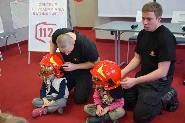 Z okazji Europejskiego Dnia Numeru Alarmowego 112 gorzowskie przedszkolaki odwiedziły urząd wojewódzki. Tam spotkali się z policjantami i strażakami, którzy zademonstrowali swój sprzęt, który wykorzystują podczas akcji oraz odbył się pokaz udzielania pierwszej pomocy.