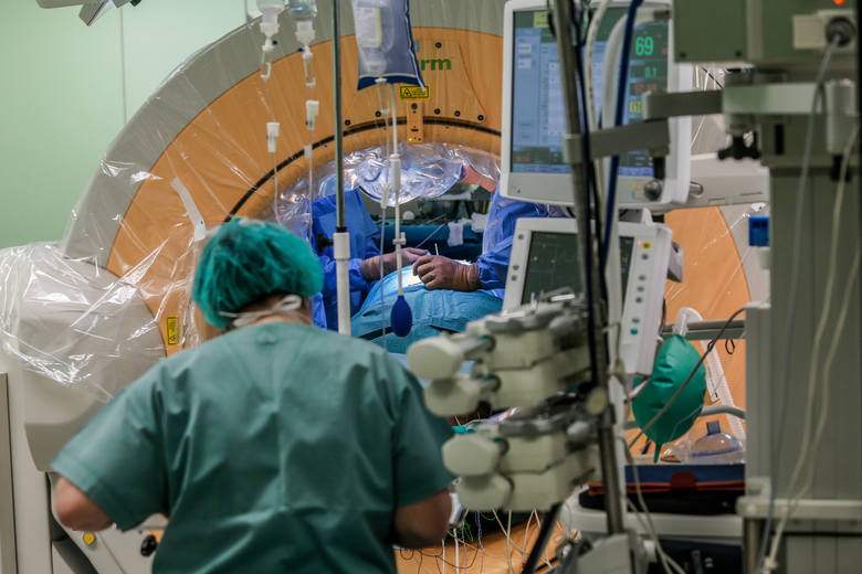 Operacja neurochirurgiczna w szpitalu M. Kopernika w Gdańsku