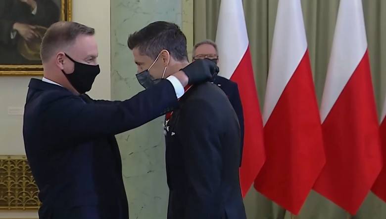 Robert Lewandowski odznaczony przez prezydenta Andrzeja Dudę