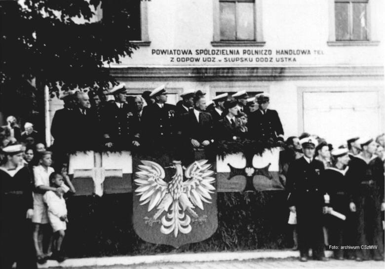 Kmdr por. Franciszek Dąbrowski na trybunie w 1948 roku 