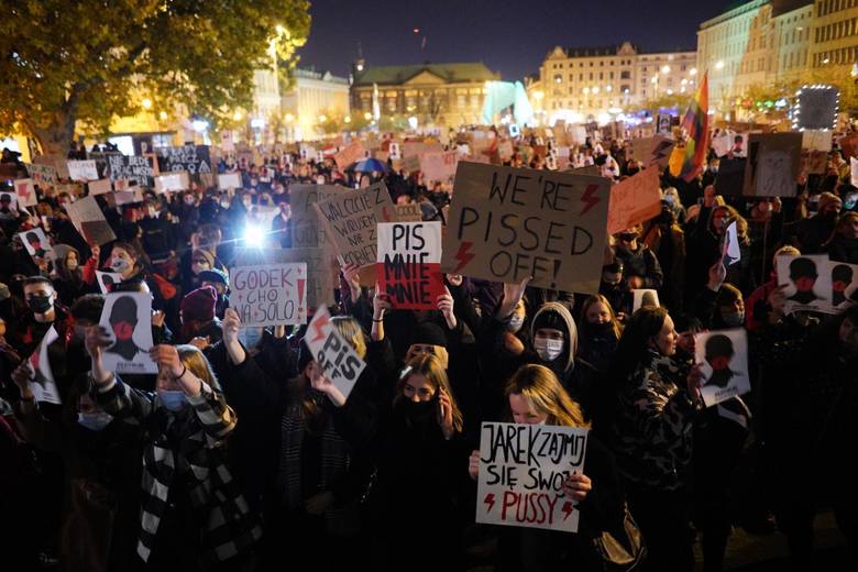 W protestach przeciwko zakazowi aborcji w Poznaniu wzięło udział wiele tysięcy osób. 