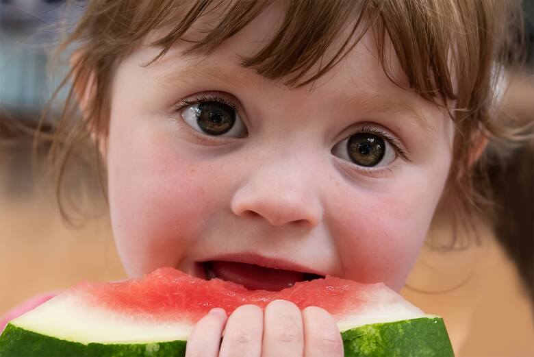 Czy wiesz, że zabawy sensoryczne mogą zachęcić dziecko do poznawania nowych smaków?