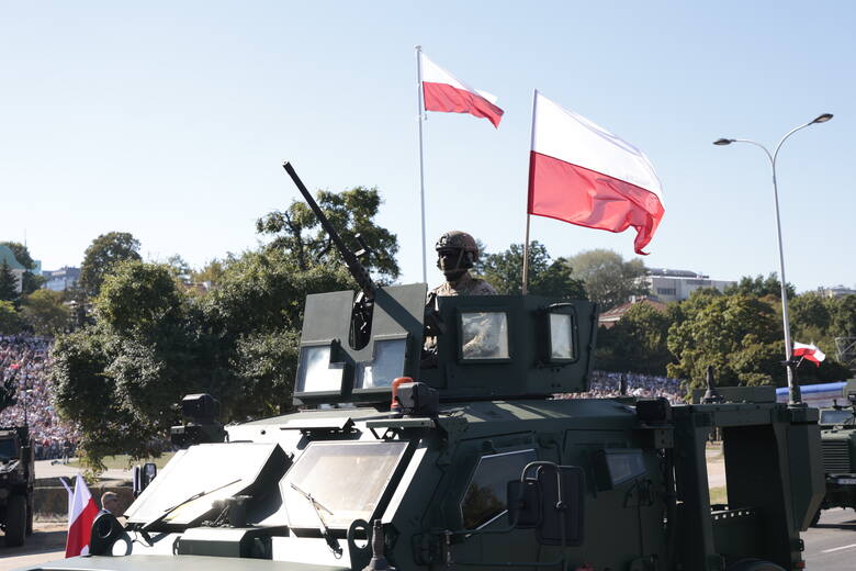 Defilada z okazji Święta Wojska Polskiego jest szeroko komentowana przez europejskie media