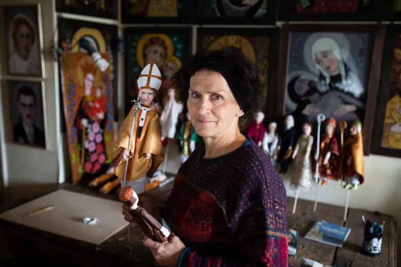 Anna Malik z domu Gertych (urodzona w 1951 roku) - rzeźbiarka i malarka