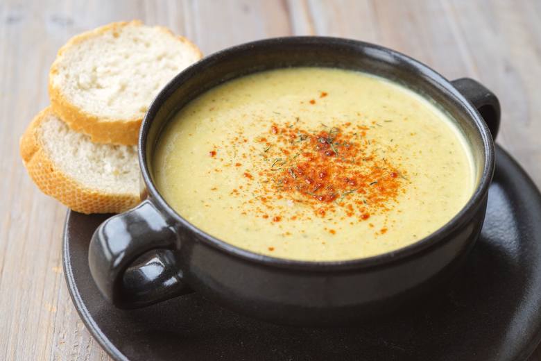 W jadłospisie leczniczej diety bogatoresztkowej każdego dnia pojawiają się zupy warzywne, m.in. typu krem