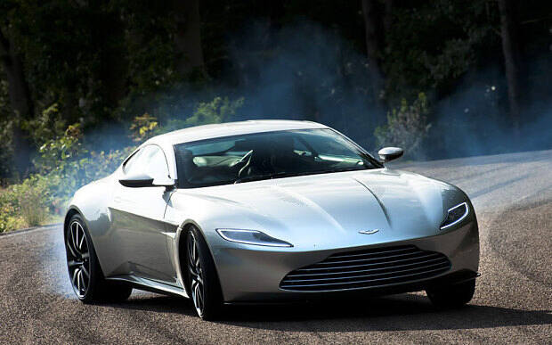 Aston Martin DB10 - Najnowsze cacko Bonda, które pojawiło się w spektakularnej scenie nocnego pościgu po ulicach Rzymu w filmie Spectre. Na potrzeby