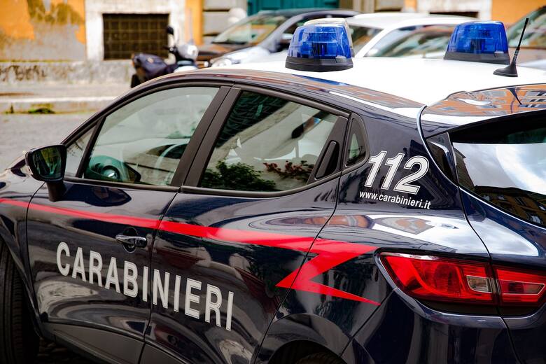 Karabinierzy znaleźli ciało zamordowanej kobiety niedaleko jeziora w miejscowości Barcis we Friuli-Wenecji Julijskiej.