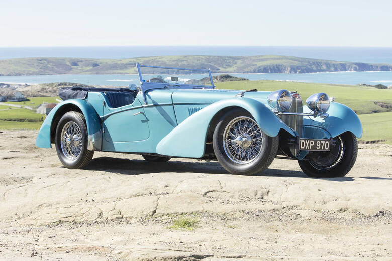 Bugatti 57 SCZlicytowany egzemplarz Bugatti 57 SC Sport Tourer został wyprodukowany w Nowym Jorku w 1937 roku. Za jego napęd odpowiada silnik V8 o pojemności