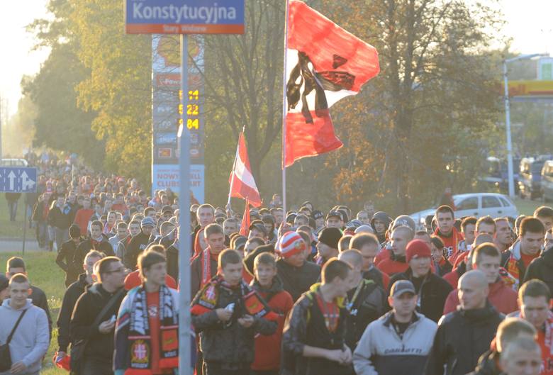 Piłkarscy kibice na ulicach Łodzi