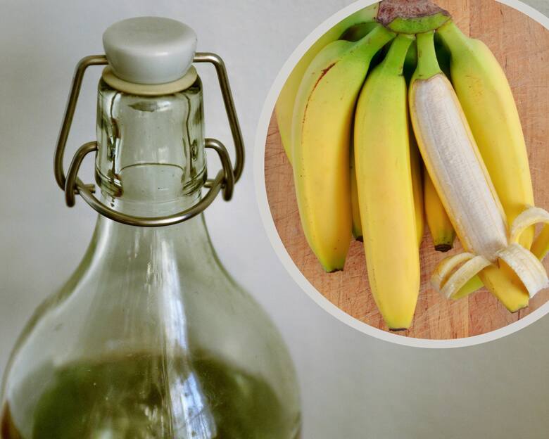 Butelka z nalewką i banany widok od góry