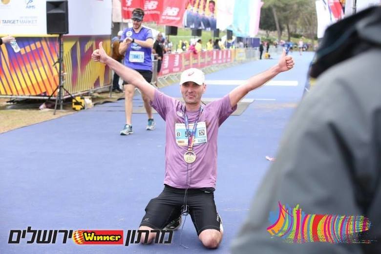 Na początku marca poznański biegacz Robert Rataj ukończył maraton w Jerozolimie, a dwa miesiące wcześniej bieg na takim samym dystansie w Marrakeszu.