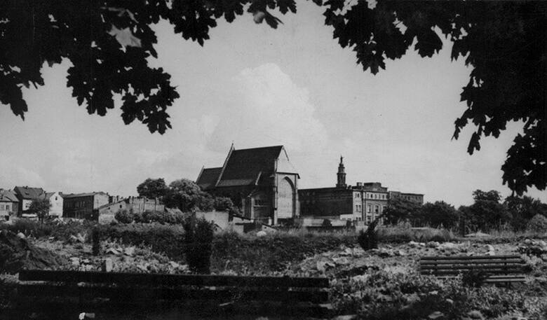 Panorama prawobrzeżnej części Oświęcimia z widokiem na kościół i klasztor salezjanów