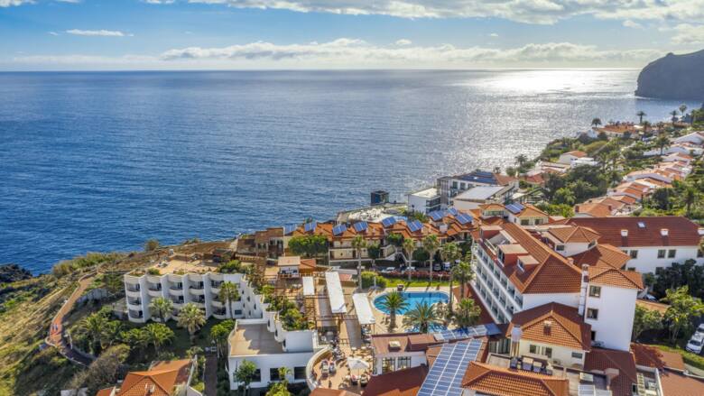 Widok na jeden z turystycznych resortów Madery