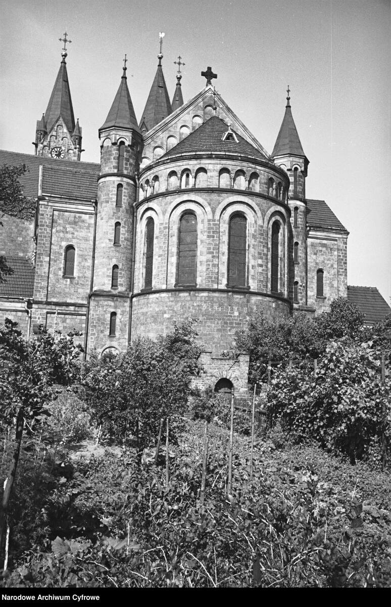 Kościół św. Trójcy - widok zewnętrzny. Fotografia wykonana 1939 r.