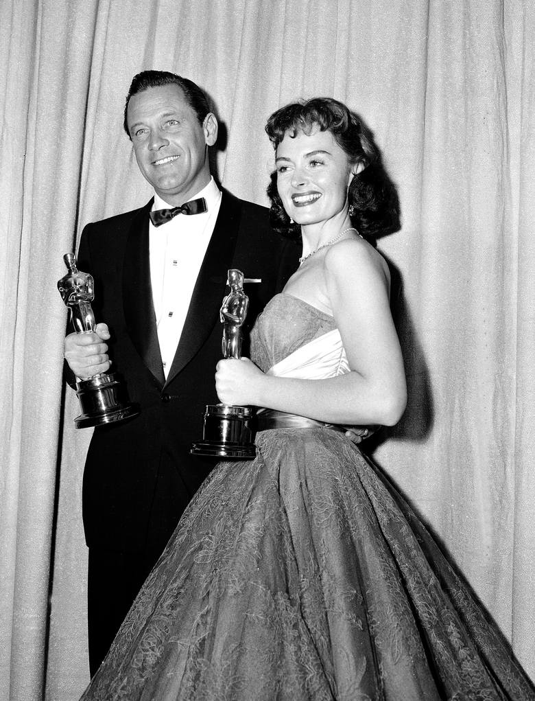 William Holden i Donna Reed w 1954 r. z Oscarami dla najlepszego aktora (Stalag 17) i najlepszej aktorki drugoplanowej ("Stąd do wieczności").<br /> <br /> 