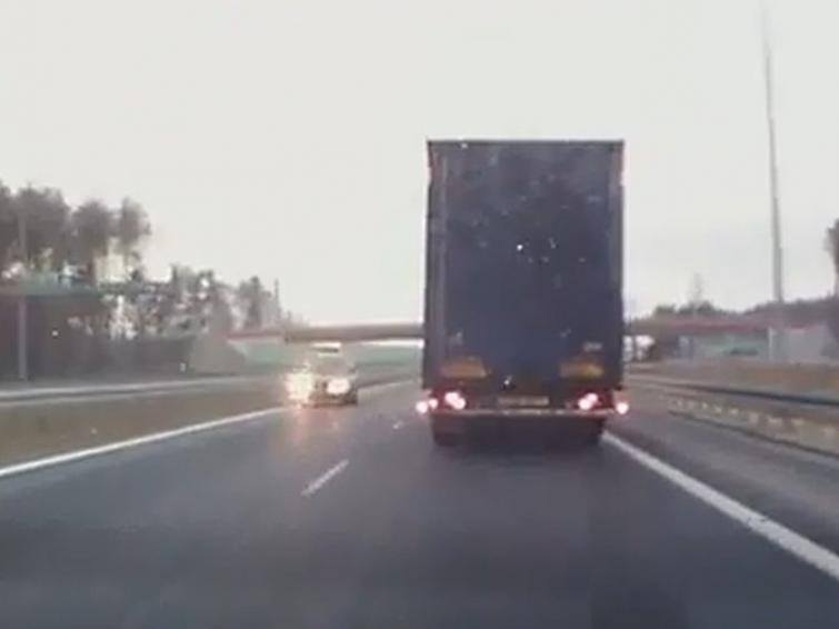 Kierowca jedzie pod prąd drogą ekspresową S8 pod Wieruszowem