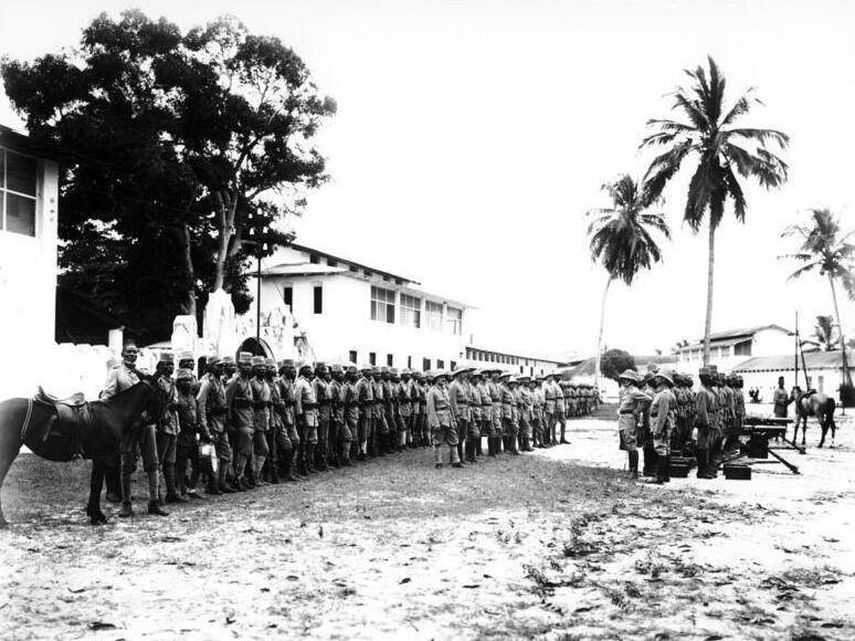 Trzon kolonialnych sił stanowili askarysi, dowodzili nimi niemieccy oficerowie i podoficerowie.
