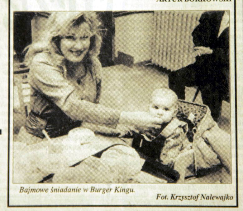 W pierwszym lubelskim Burger Kingu stołowała się m.in. Beata Kozidrak (na zdjęciu z Kuriera Lubelskiego z 22 kwietnia 1994 r.) <br /> 