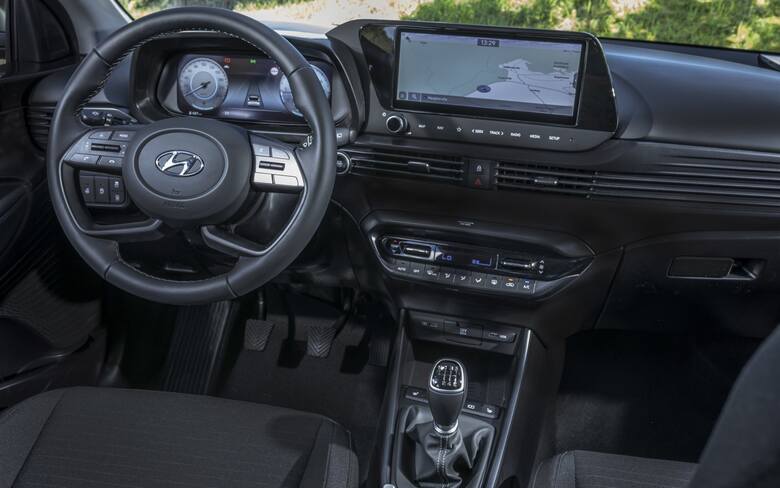 Hyundai i20 Hyundai i20 Nowej Generacji dostępny jest jako 5-drzwiowy hatchback. Klienci do wyboru mają cztery wersje wyposażenia i pięć wariantów układów
