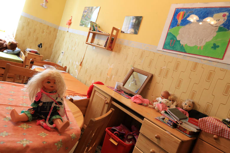 Kompleksowa kontrola w domu dziecka trwała od 26 czerwca do 29 lipca. Spowodowana była bulwersującymi faktami, które ujawniły „Nowości”.  Dane 8-letniej wychowanki trafiły do pedofila z Gostynina.