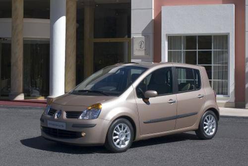 Fot. Renault: Modus to najnowszy produkt Renaulta, przeznaczony do poruszania się w mieście. Modus wykorzystuje płytę podłogową opracowaną wspólnie z