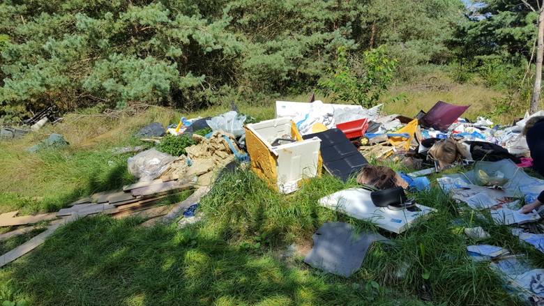 Śmieci znalezione w lesie w okolicy Wypalenisk.