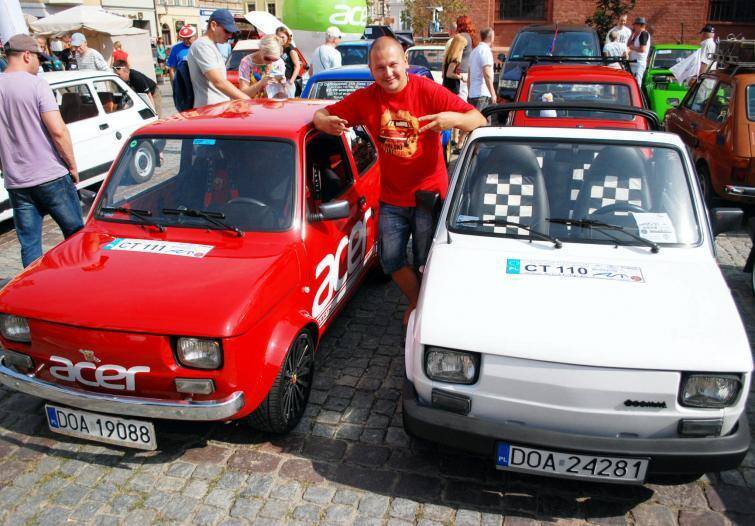 Fiatem 126p jeździ się najlepiej - mówi Marcin Domagała z Oławy