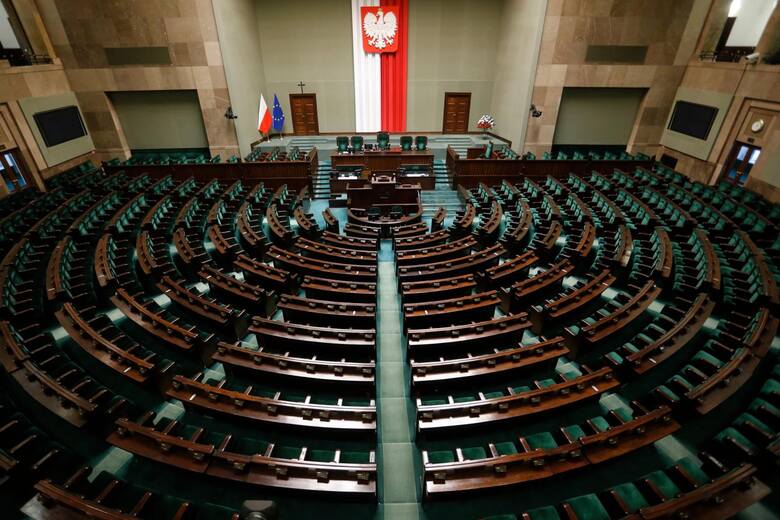 Sprawdź, ile zarabiają posłowie zasiadający w polskim Sejmie.