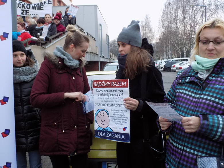 Andrzej Cieślak, ordynator oddziału ginekologiczno-położniczego podziękował mieszkańcom miasta za wsparcie.<br /> Protestujący zapowiedzieli kolejną pikietę pod szpitalem w piatek 26 lutego o 17.00.