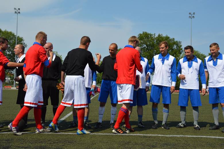 Dziesiątacy z Łowicza zapraszają na piłkarskie rozgrywki w stylu retro (Zdjęcia)