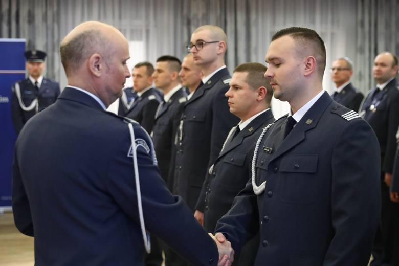 Odznaczenia i awanse służbowe dla funkcjonariuszy SW z Zakładu Karnego w Łowiczu [ZDJĘCIA]
