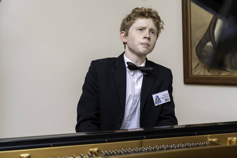 Młodzi grają Chopina                         