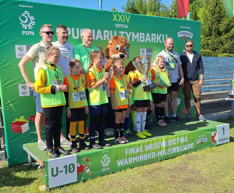 Zwyciężczynie XXIV Pucharu Tymbarku województwa warmińsko-mazurskiego U-10 - drużyna Szkoły Podstawowej w Korszach