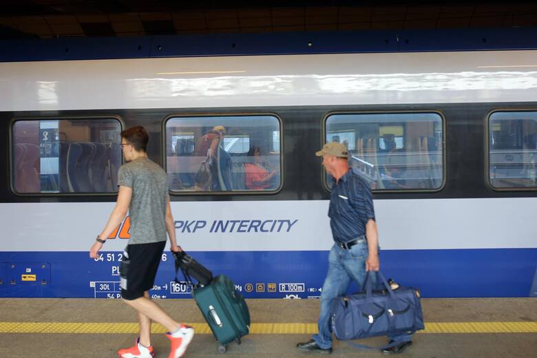 Pasażerowie kolei mają prawo m.in. do bezproblemowego kupna biletów, rzetelnych informacji i odszkodowania za duże opóźnienie lub odwołanie pociągu.