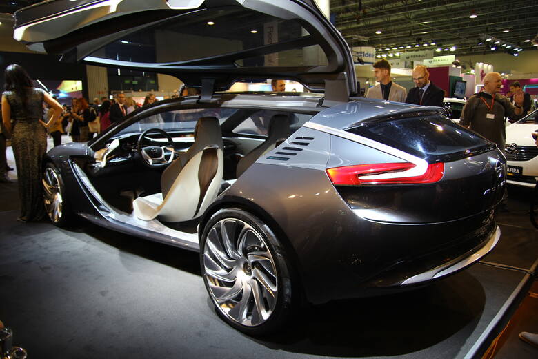 Opel MonzaJedną z atrakcji targów Fleet Market była polska prezentacja Opla Monza - wizji luksusowego coupe z hybrydowym napędem.