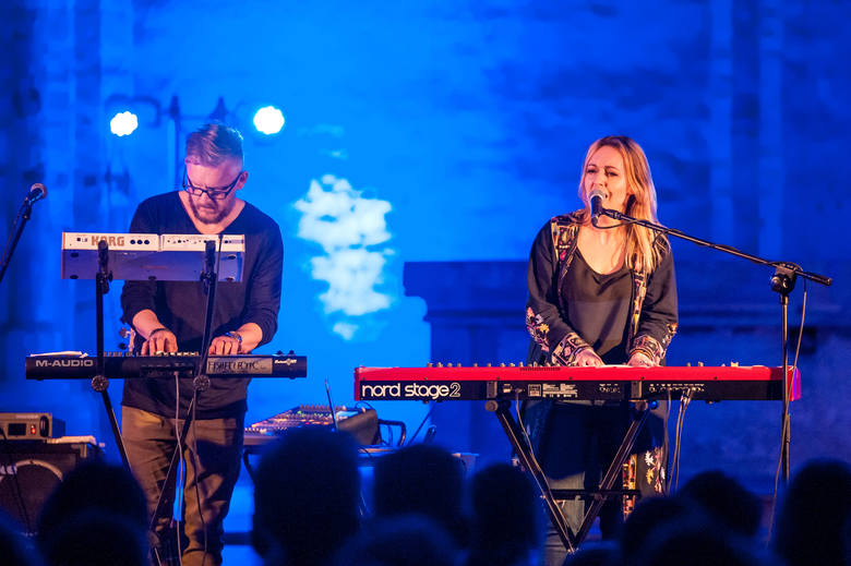 Joanna i Łukasz Kupczyńscy wspólnie grają od 2012 roku. Wcześniej jednak również każde z nich zajmowało się muzyką. 