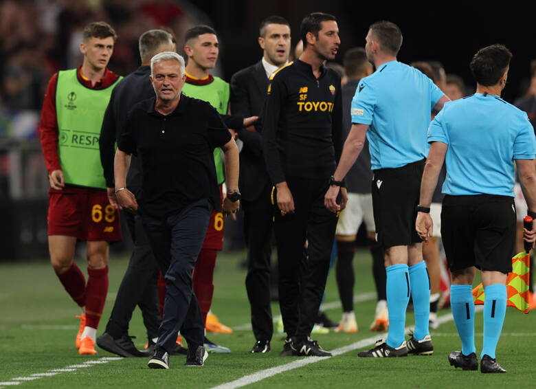 Jose Mourinho kipiał ze złości po krzywdzących Romę, jego zdaniem, decyzjach sędziowskich w finale Ligi Europy z Sevillą