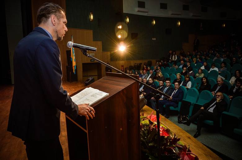 Stypendia prezydenta Skierniewic dla najlepszych uczniów [ZDJĘCIA]