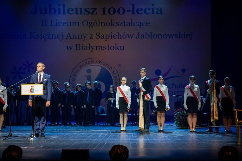 Jubileusz stulecia II LO w Białymstoku w operze przy Odeskiej