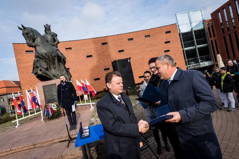 26 października minęło dokładnie 10 lat od odsłonięcia przy ul. Pod Blankami w Bydgoszczy pomnika króla Kazimierza Wielkiego. 